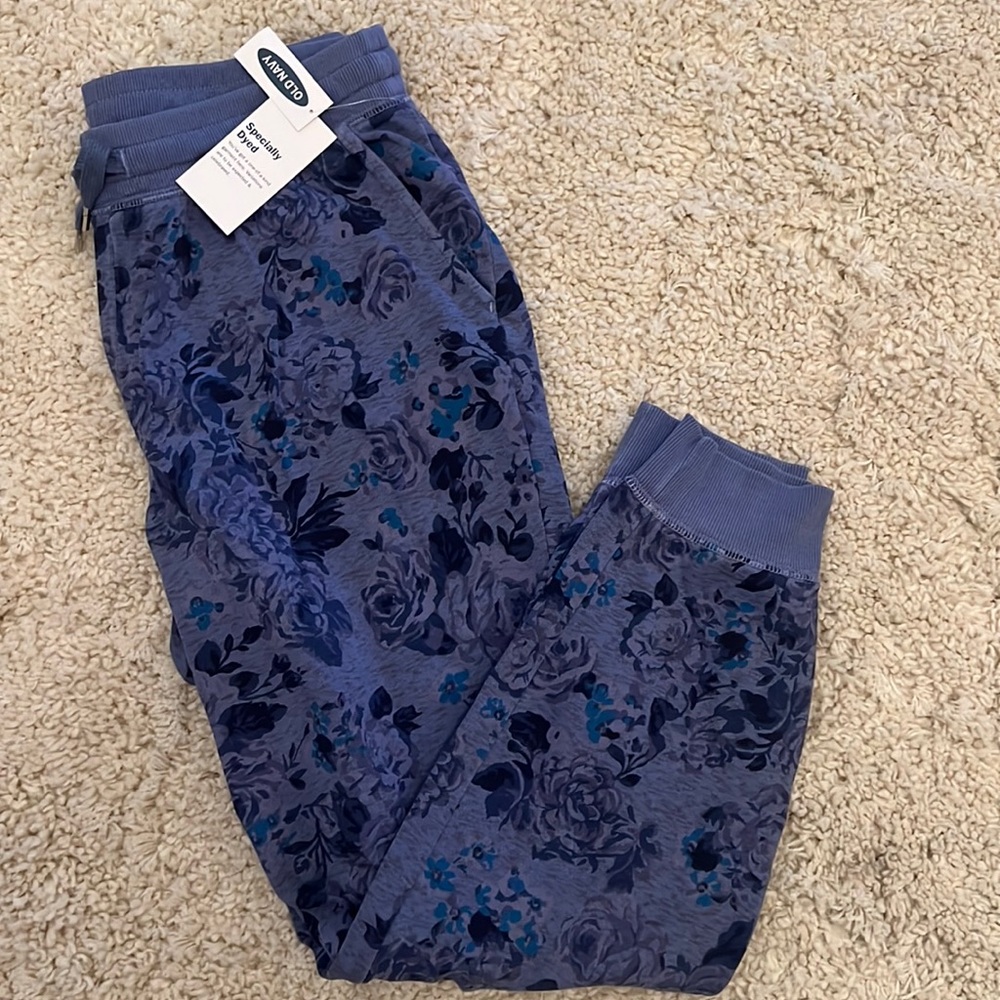 Navy floral joggers nwt